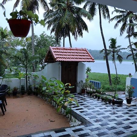Kovalam Lake View Villa Vellayani エクステリア 写真