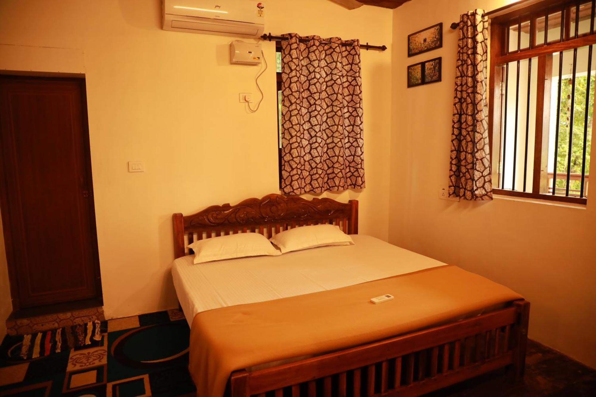 Kovalam Lake View Villa Vellayani エクステリア 写真