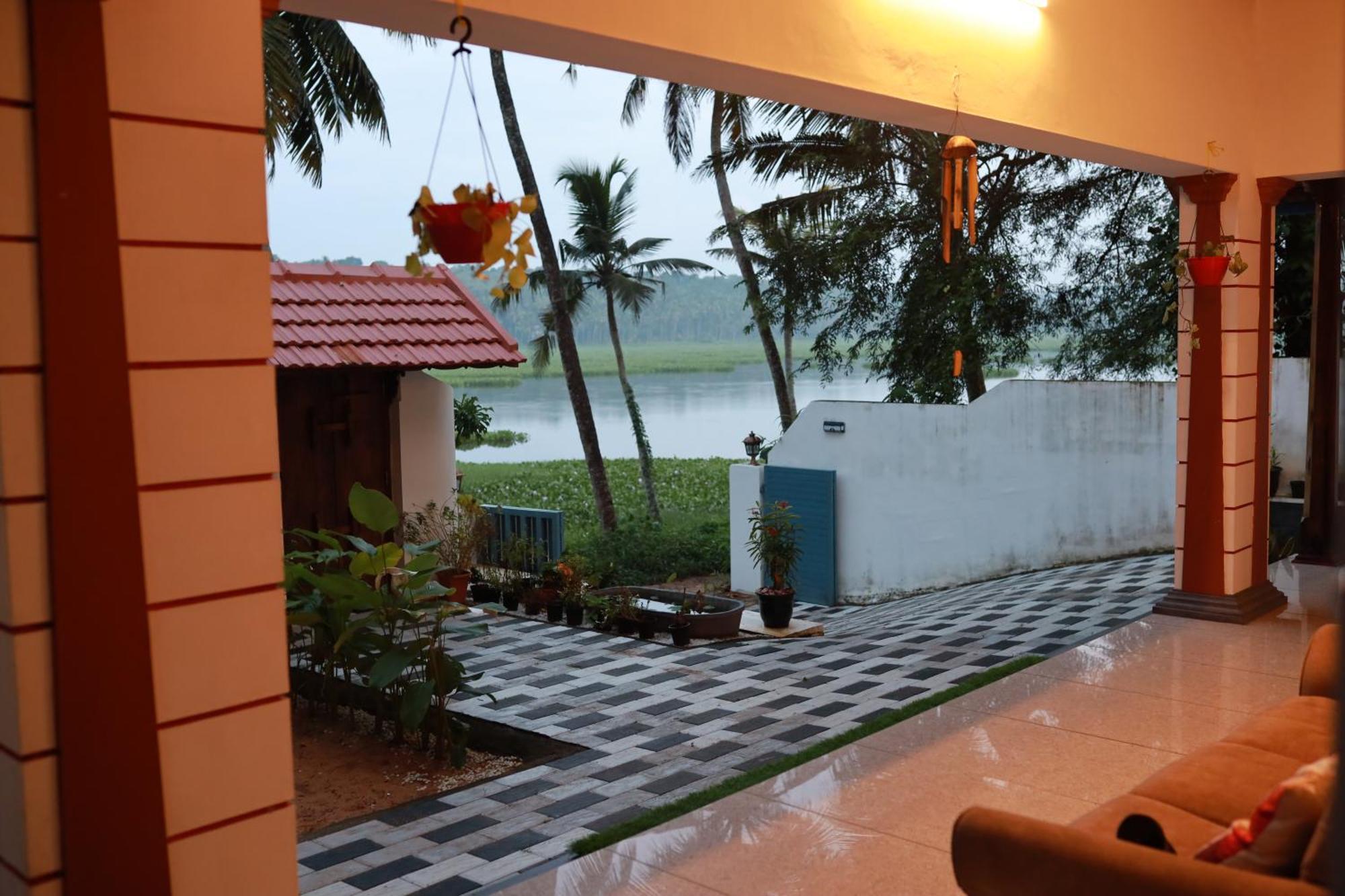 Kovalam Lake View Villa Vellayani エクステリア 写真