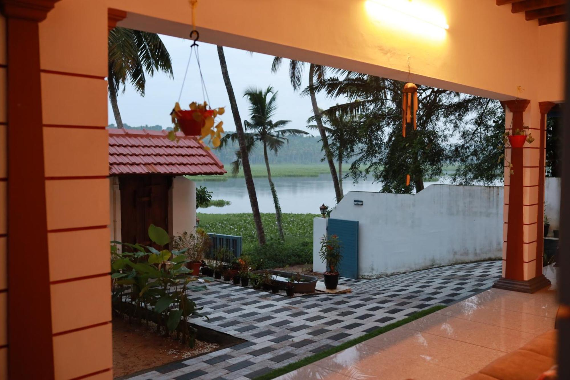 Kovalam Lake View Villa Vellayani エクステリア 写真